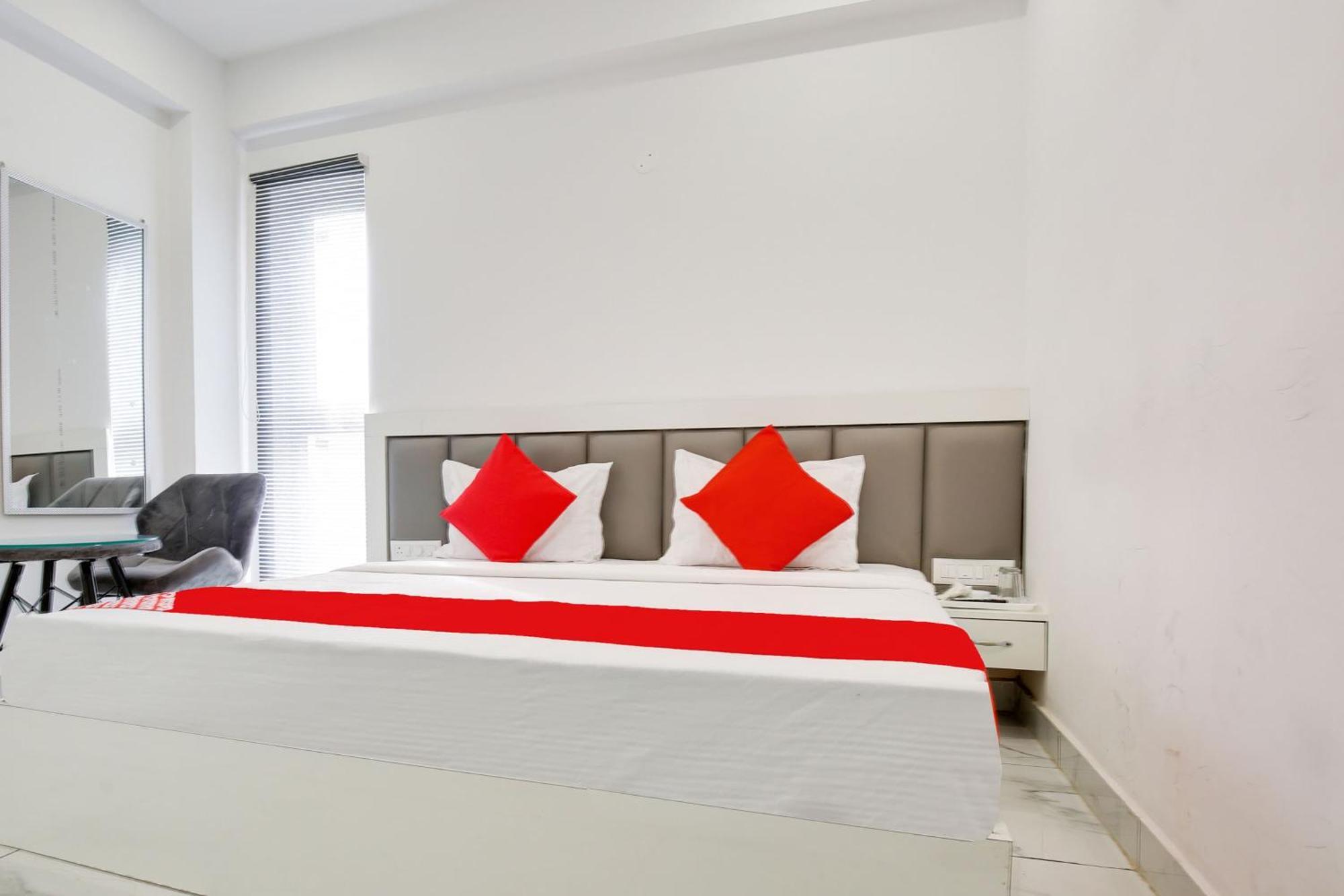 Hotel O Sky White House Λουντιάνα Εξωτερικό φωτογραφία