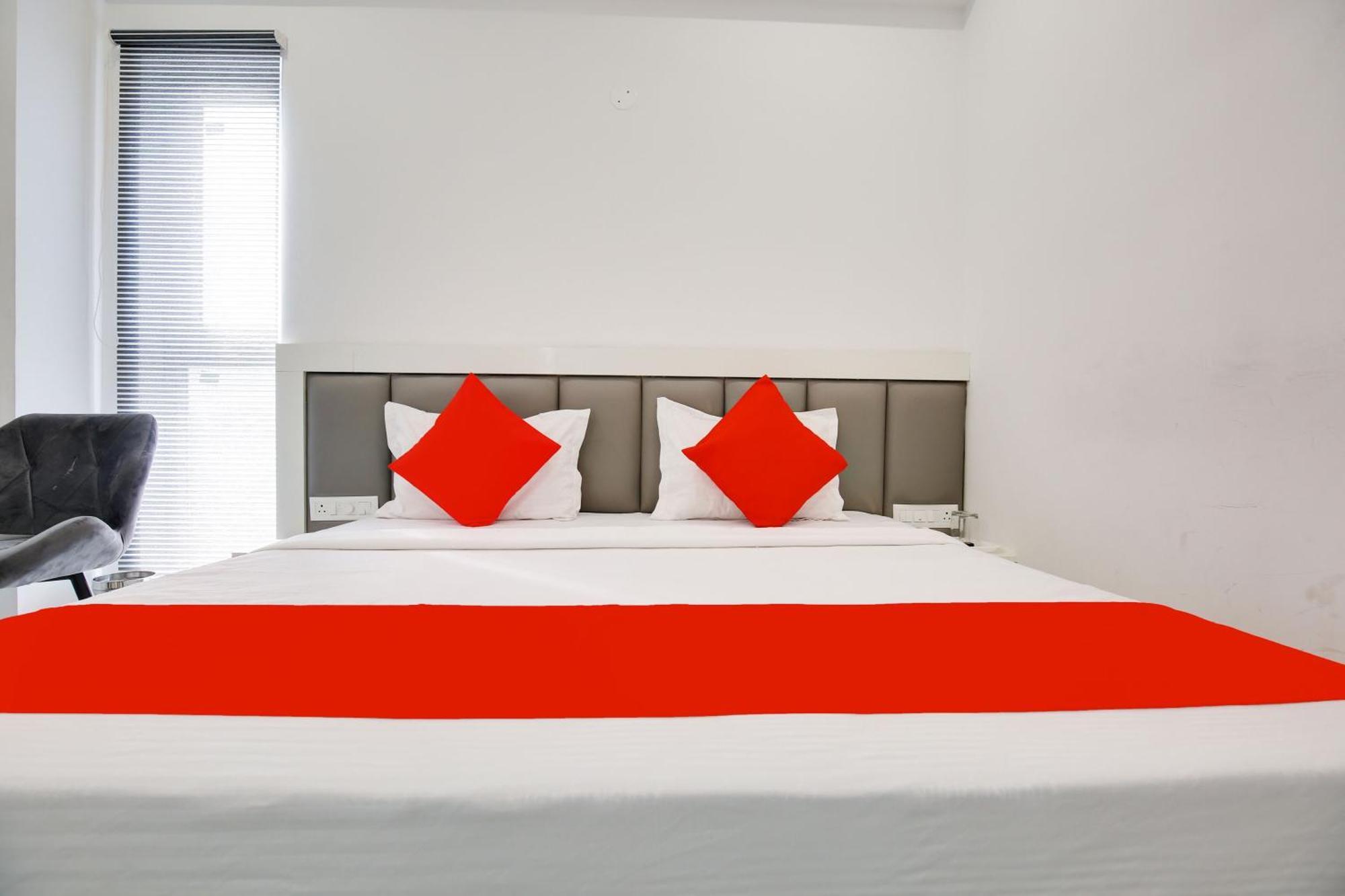 Hotel O Sky White House Λουντιάνα Εξωτερικό φωτογραφία